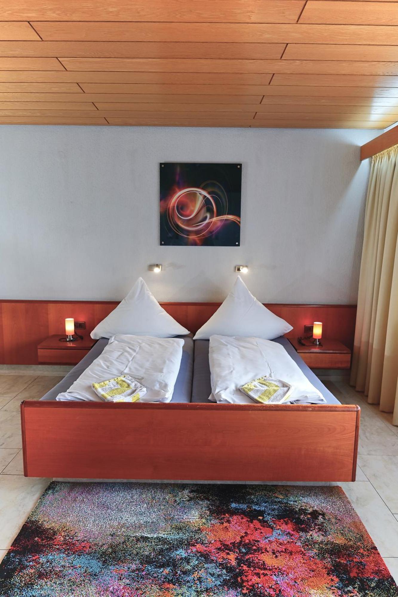 Hotel Garni Sebastian Kirrweiler  Buitenkant foto