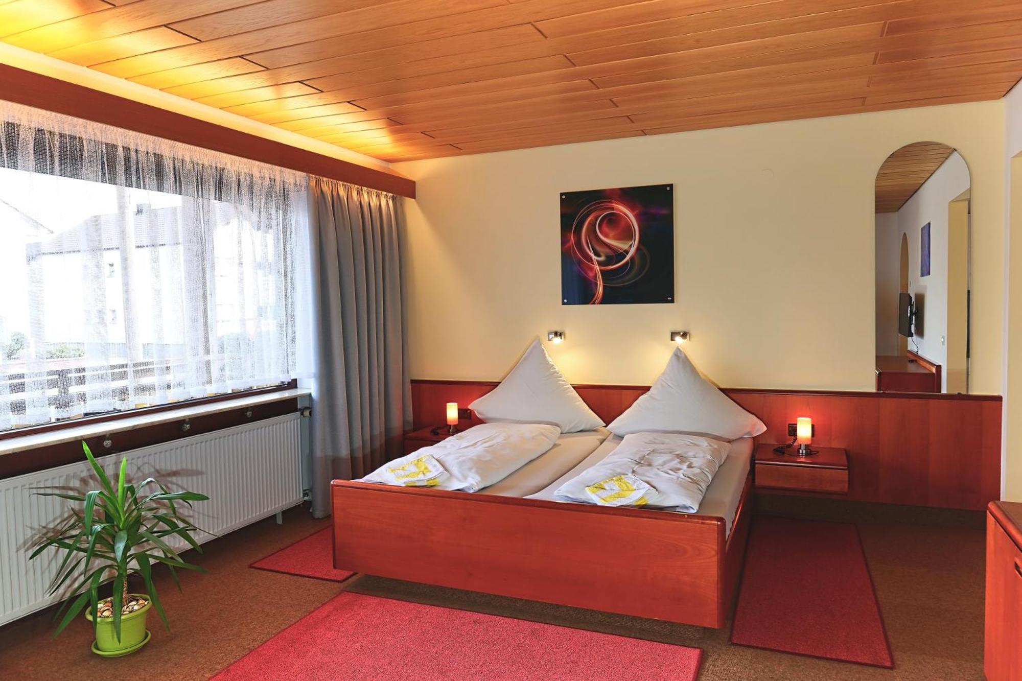 Hotel Garni Sebastian Kirrweiler  Buitenkant foto
