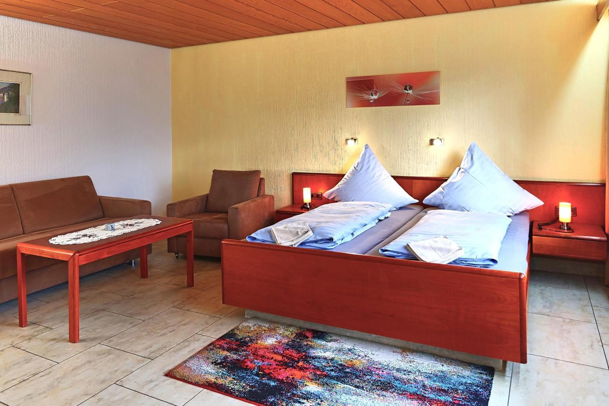 Hotel Garni Sebastian Kirrweiler  Buitenkant foto