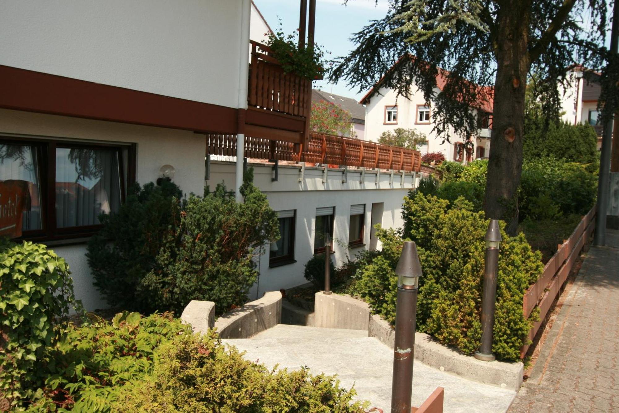 Hotel Garni Sebastian Kirrweiler  Buitenkant foto